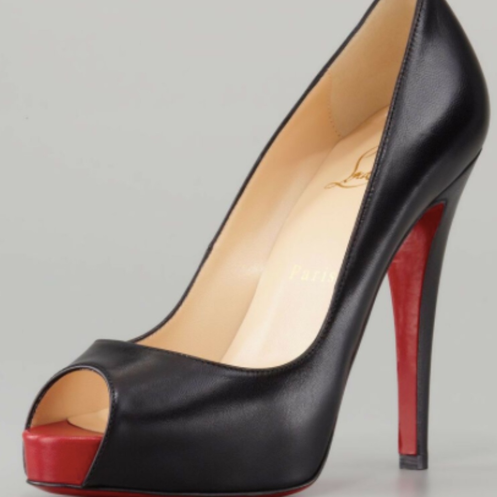 VERY PRIVE RED TOE LOUBOUTIN HEELS